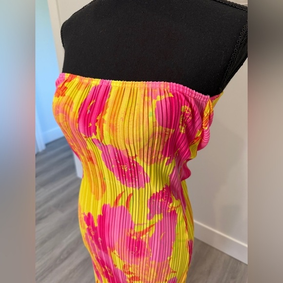 Prettylittle Thing Multi Floral Print Plisse Bandeau Maxi Dress US SIZE 8 - Picture 3 of 7